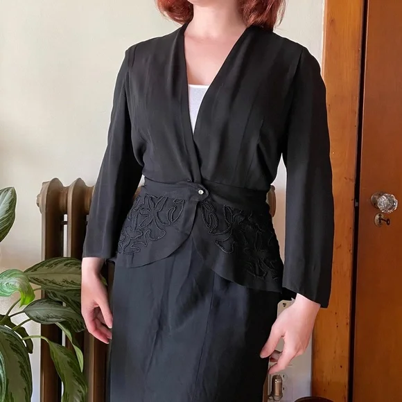 Vintage 1940s black rayon peplum jacket blazer with intricate sheer cutout - Picture 2 of 8